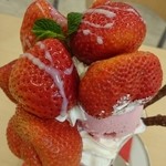 アオイ農園　ぶどうの木 - あまおう苺のパフェ♪