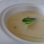 Ｂｉｓｔｒｏ　Ｒ - ◆スープ・・ポテトスープに長ネギと玉ねぎのピューレが入っていまして、美味しい。
            熟練シェフの技を感じる品。