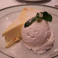 ウルフギャング・ステーキハウス 六本木 - ジュニアーズチーズケーキ美味！
