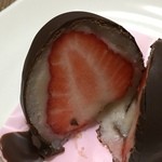 夢菓房たから - チョコいちご大福(断面）