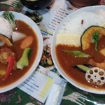 小林カレー - チキンカレーにお野菜とチーズトッピング！