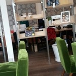 カフェ　コトコ - 奥ではPCを前に働かれていました。ノマドみたいな。