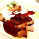 フォアグラのポアレ クランベリーソースと西洋牛蒡のバリグールを添えて
