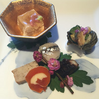 鉄板焼なか乃 - 豆腐の器。温めてあって心配りをかんじた〜〜