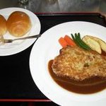 Kafe Resutoran Takumi - 県内産豚肉のポークカツ(デミグラスソース)にスープ、サラダ、ライス