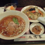 鳳鳴春 - 中華丼ラーメンセット　1155円なり