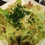 ささづか酒場 はだか電球 - ホルモンキャベツ