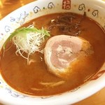 わさらび - 牛骨オロチョンラーメン
            見た目ほど辛くない