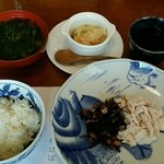 和庵 - 【ランチ】鮭と白葱の豆乳グラタン、とりむね蒸し煮と長芋、みそ汁、サツマイモ御飯