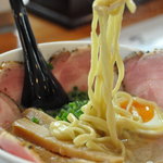 俺のラーメン あっぱれ屋 - こくまろ塩チャーシューメン　麺は平打ち麺