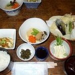 Kafe Resutoran Takumi - ゆば料理を中心に天婦羅盛り合わせが付く定食。25～３０名様でのご予約のみお受けいたします。