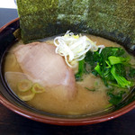 横浜家系らーめん 雷家 - ラーメン 700円