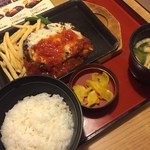 ジョイフル - ジョイフルチーズハンバーグ和食セット

ハンバーグが肉の旨みが出ていておいしく頂きました！
