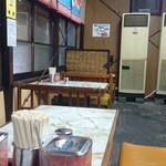 丸星ラーメン - 昭和チックな店内
