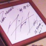 MUGEN - 韓国の著名人のサインもいっぱい。
