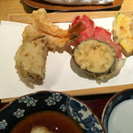 瓢天 - 天ぷら定食 1,000円 天ぷらアップ あとで、後半の天ぷらがさらに出てきます。