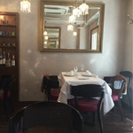 シック プッテートル - コンパクトながらお洒落な内観。