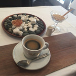 【コーヒーと小菓子】オシャレなビジュアルです♪