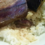 千歳館　素仁庵 - なんとご飯の間にもステーキが隠れてました！！