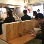 そばうさ - 立ち食いの店内