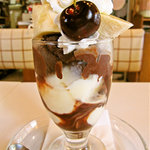 フルーツパーラーフクナガ - チョコバナナパフェ