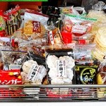 甘栄堂 - 駄菓子も売っています