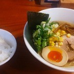 やすや - 味噌ラーメン850円にランチでご飯が食べ放題