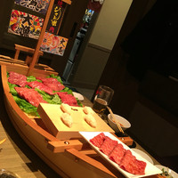 焼肉 ジャンボ はなれ - 肉の舟盛り！