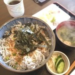 和匠 とと兵衛 - 釜揚げしらす丼。