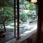 壽屋 - 江戸の間から見えるお庭
