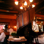 L’Escargot Montorgueil - 伝統を感じさせるレスカルゴ・モントルグイユの店内