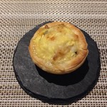 SUGALABO - ベーコンとふきのとうのキッシュ