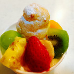 御素麺屋 - プリンパフェ ¥350-
      フルーツにプチシュー(*´Д`*)