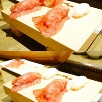焼肉 ジャンボ はなれ - ザブトンで包まれて寿司に