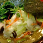 家系総本山 ラーメン 吉村家 - 中ラーメン（野菜畑+海苔）