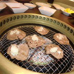 焼肉ぐりぐり家 - 炙りねぎ塩タン