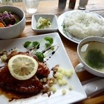 cacico - 甘美なまでのポークフリットりんごとバルサミコソースを添えて
