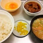 一休食堂 - もつ煮定食 880円