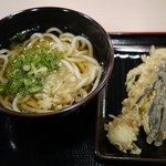 手打うどん総本家　とくとく - かけうどん