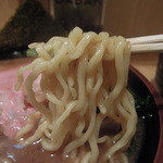 秋葉原ラーメン わいず - ラーメンの麺