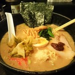 横濱家 - ラーメン大盛麺カタメ濃さ普通アブラ抜き