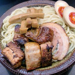 自家製麺 工藤 - つけめん　デラックス(味玉肉増メンマ増)