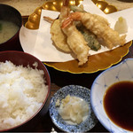 仲寿 - 天婦羅定食  これ＋3皿付いて750円