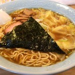 中華そば おかめ - ワンタンメン（魚介系）