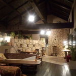 カフェ エンビーチ - 店内(奥の右側にあるテーブルに食べ放題のピザなどが置かれました)