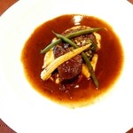 〈メイン〉ホホ肉の赤ワイン煮込み +200円