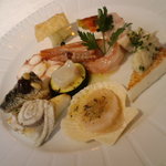 ヴォーロ・コズィ - 前菜ﾊﾟｰﾄ２　ｳﾞｪﾈﾂィｱ風魚介の盛り合わせ
