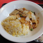 中国菜館 群鳳 - 上海炒飯（エビ、イカのカキソースあんかけチャーハン）