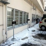 AROMA - 外観２（裏の駐車場）