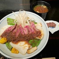 御二九と八さい はちべー - ハラミ丼